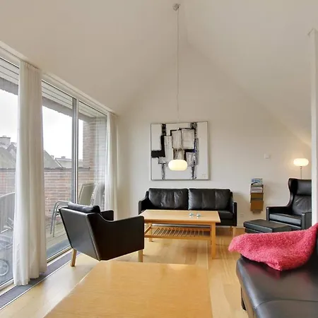 6 Person On A In Romo